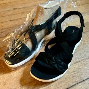 NWOT Easy Spirit black sandals 9 / 39EU